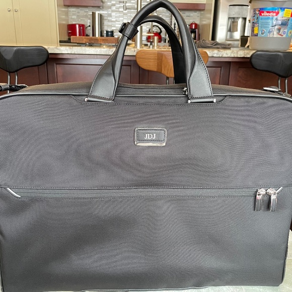 Tumi Arrivé Trifold Carry on Garment Bag - Picture 3 of 9